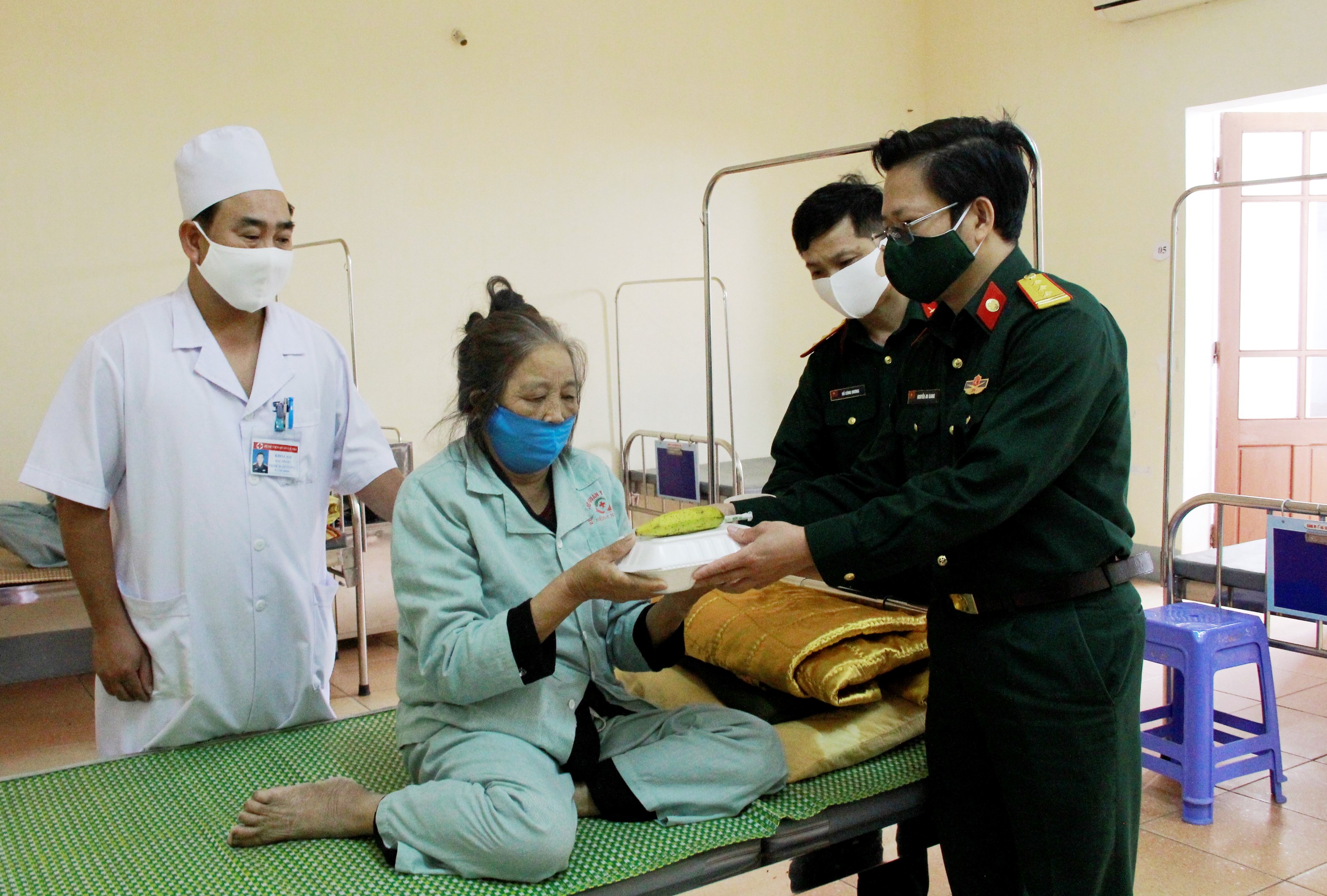 Những suất cơm 0 đồng cho những bệnh nhân nghèo trong mùa dịch